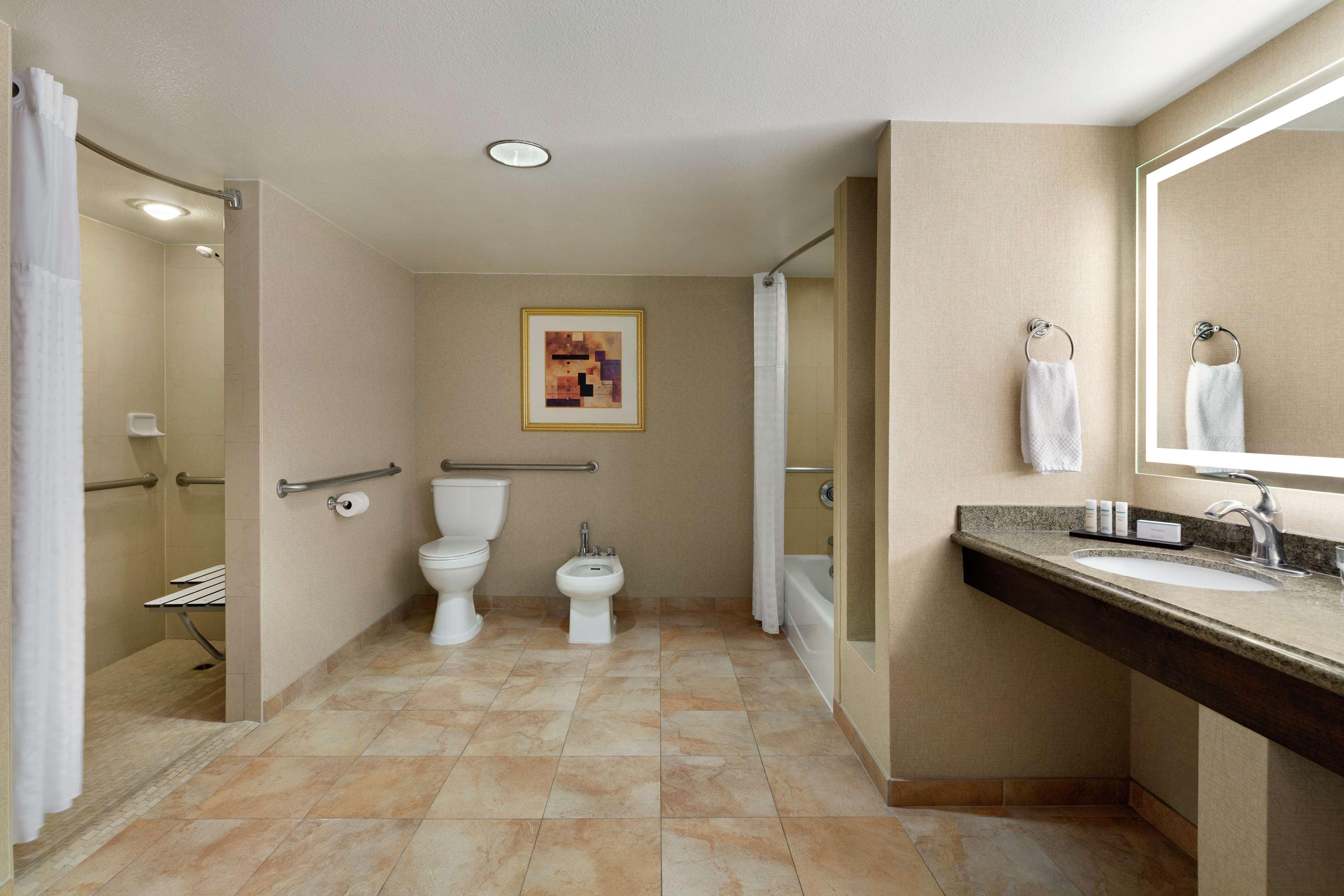 Embassy Suites By Hilton Phoenix Tempe Buitenkant foto