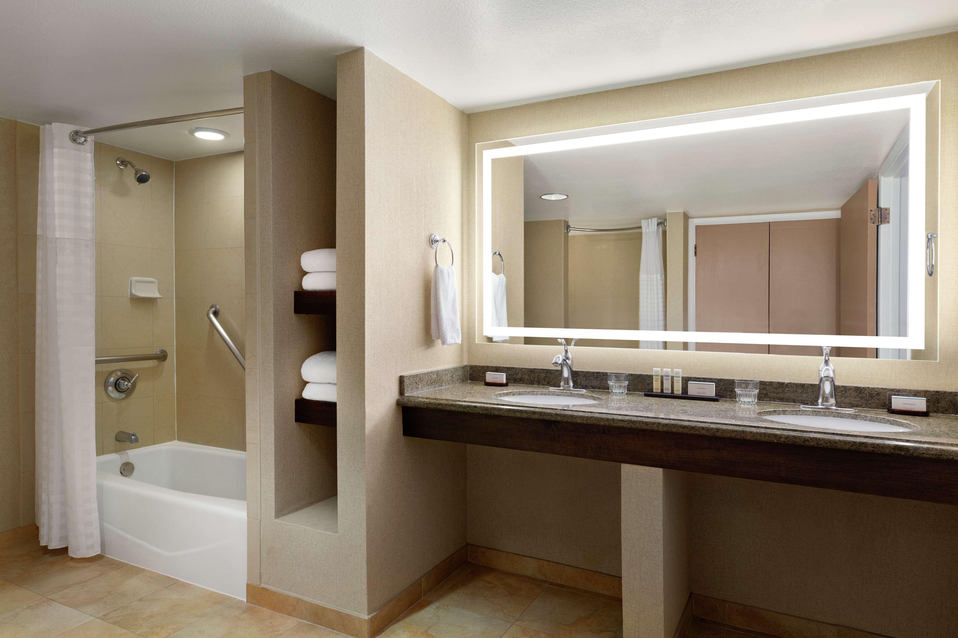 Embassy Suites By Hilton Phoenix Tempe Buitenkant foto