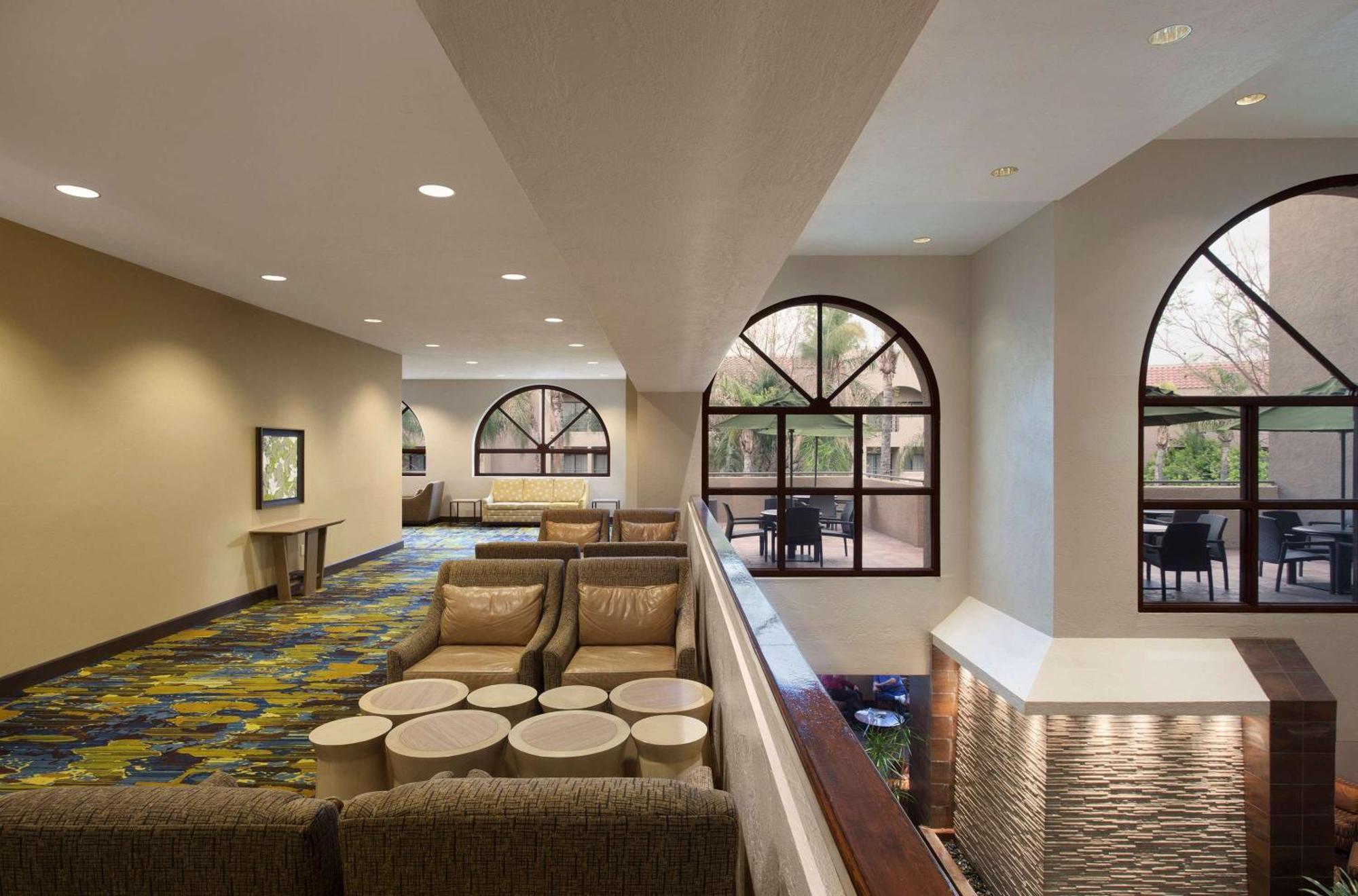 Embassy Suites By Hilton Phoenix Tempe Buitenkant foto